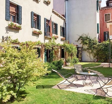 مبيت وإفطار البندقية Casa Rezzonico المظهر الخارجي الصورة