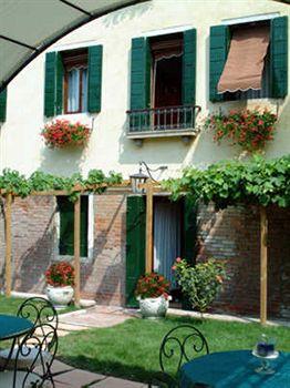 مبيت وإفطار البندقية Casa Rezzonico المظهر الخارجي الصورة
