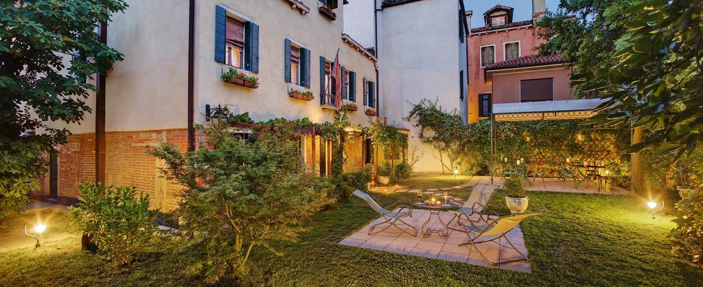 مبيت وإفطار البندقية Casa Rezzonico المظهر الخارجي الصورة