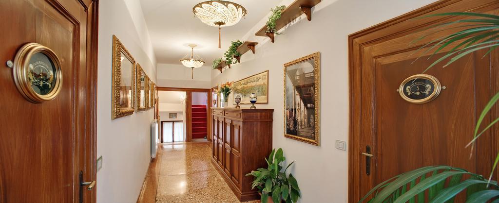 مبيت وإفطار البندقية Casa Rezzonico المظهر الخارجي الصورة